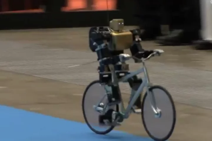 RoboBiker speeds along on its mini-bike (Photo: DigInfo.tv)