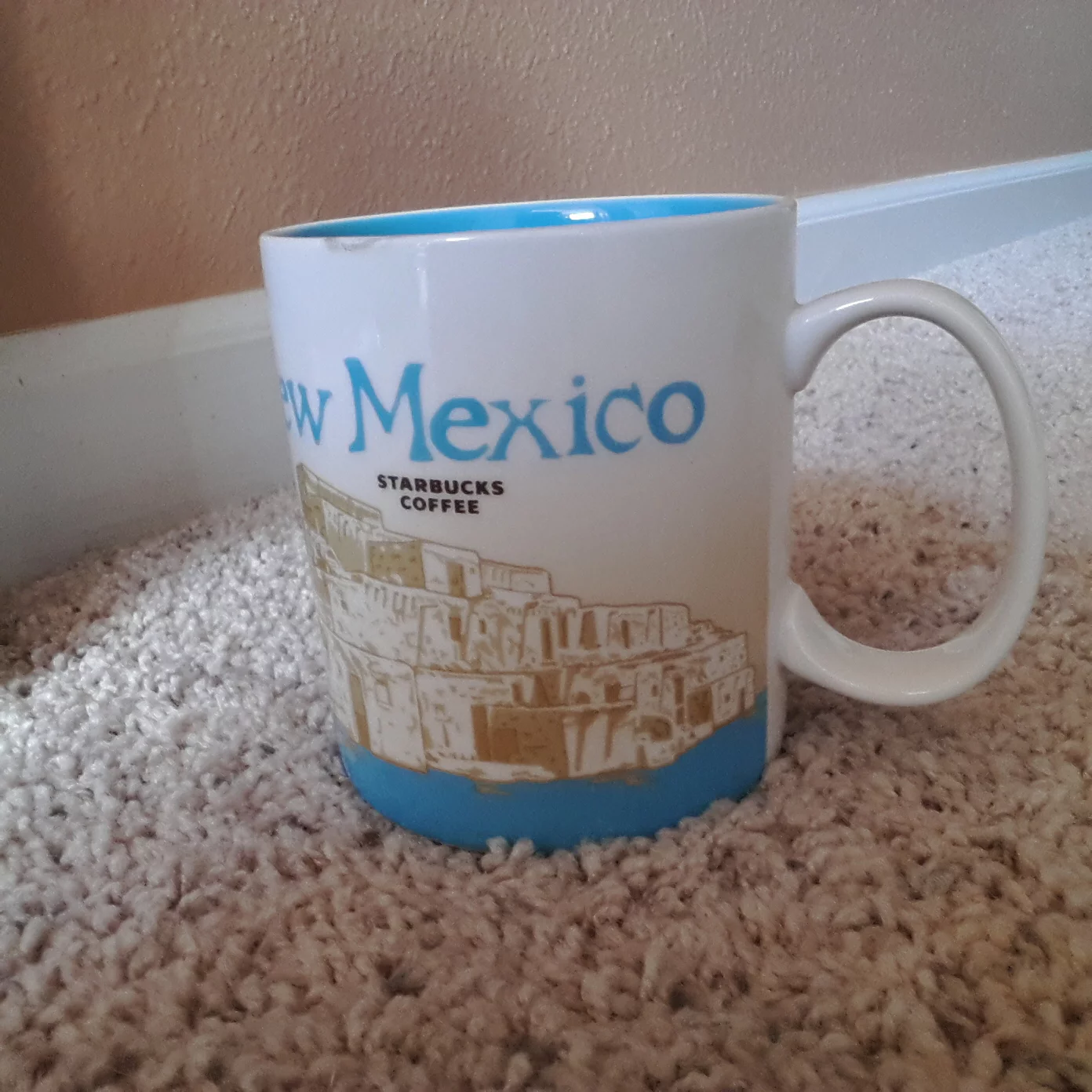 The Gear's camera didn't do bad under low lighting: this shot actually wasn't particularly well lit