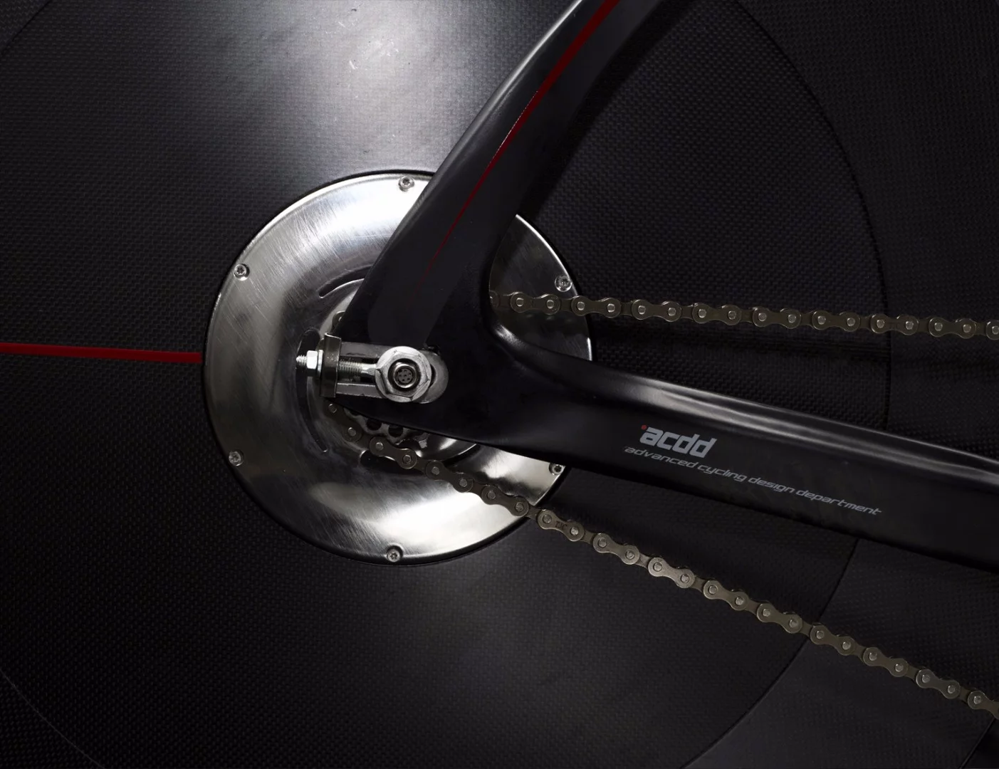 The BestiaNera Sport's 30V/160-Wh lithium-ion battery pack and brushless 250-watt hub motor augments the rider's pedalling power