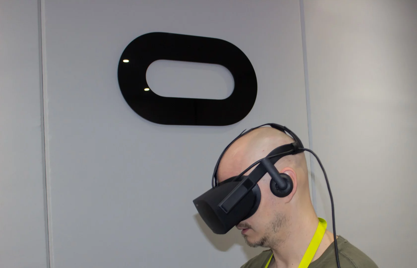 A seated Rift demo, using the bundled Xbox One controller