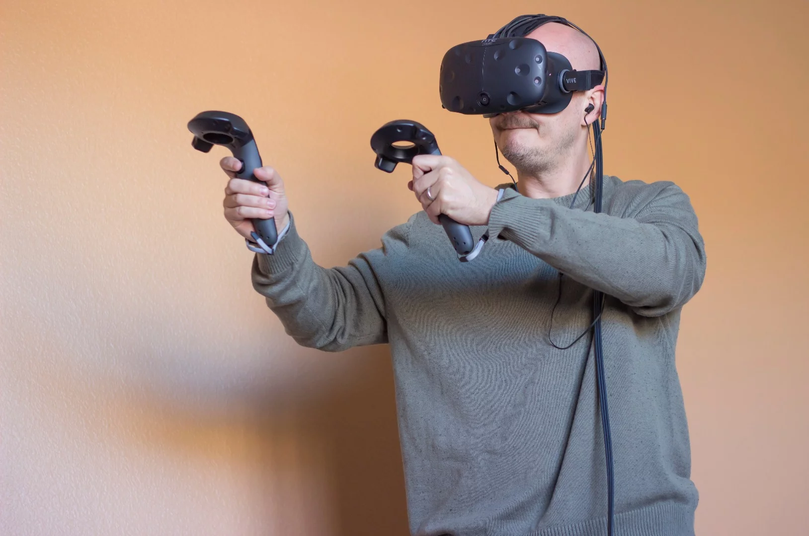 Oculus' motion controllers don't launch until later this year, but the Vive's motion controllers arrive along with the headset