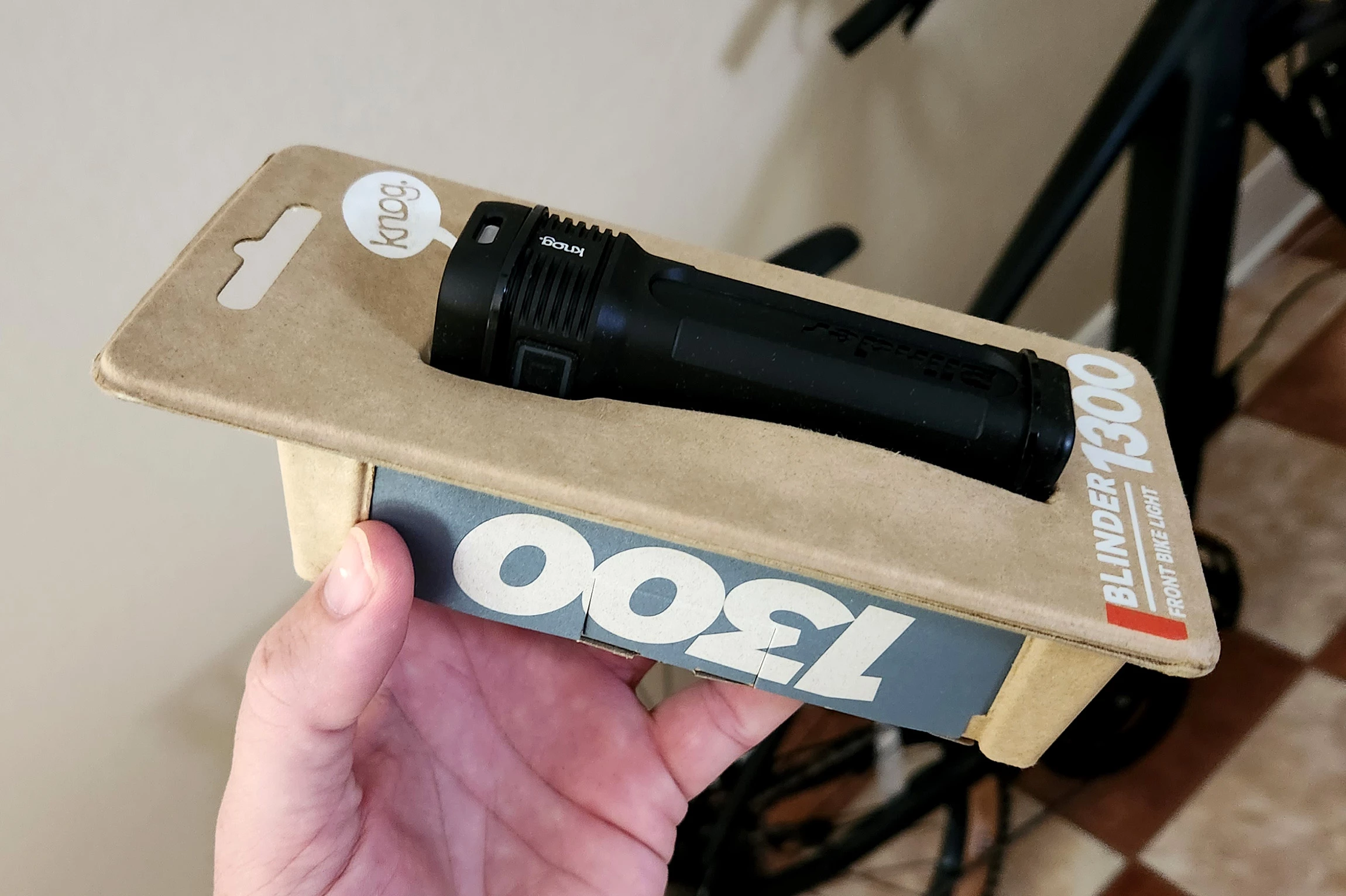The Blinder 1300 comes in minimalistic environmentally friendly packaging, which was an unexpected and nice touch