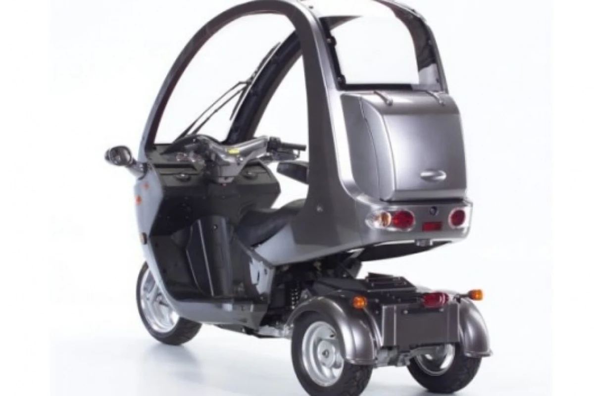The AutoMoto tilting three-wheeler