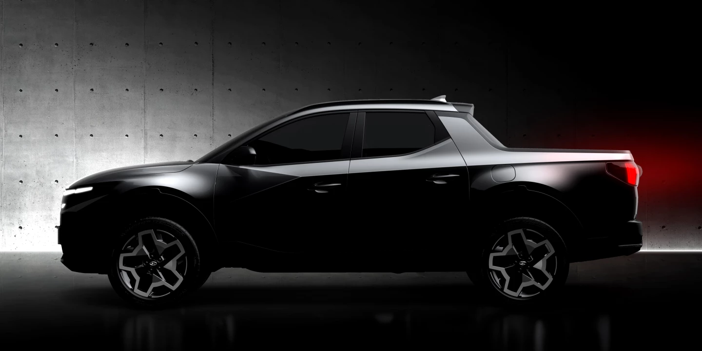 Elements of other Hyundai models can be seen in the Santa Cruz pickup's design