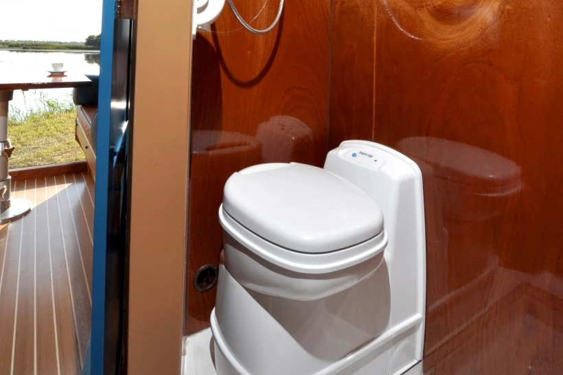 The Fieldsleeper International includes a cassette toilet