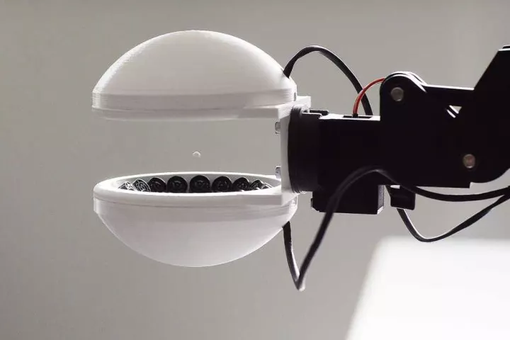The manipulator uses sound waves to levitate and hold objects