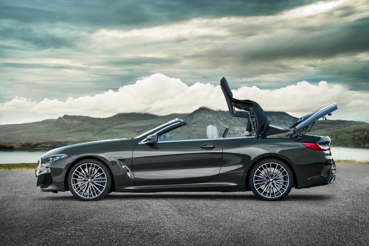BMW 8 Series Convertible top closing sequence