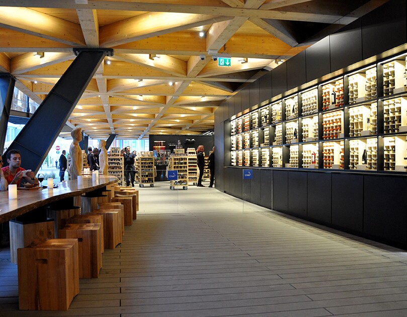 Once visitors have made their way through the exhibitions spaces, they finish their journey at the “El Amor de Chile” restaurant