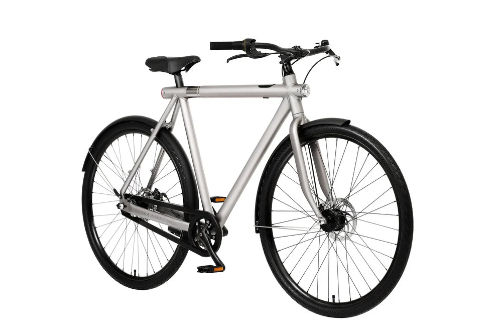 The VanMoof SmartBike weighs under 30 lb