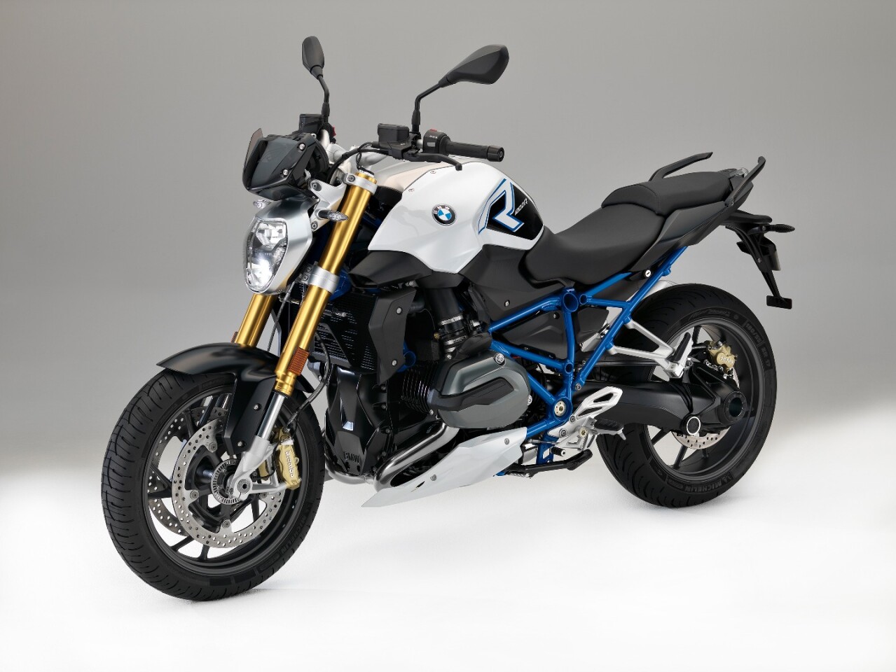 The 2017 BMW R 1200 R Sport in Light White / Cordoba Blue color