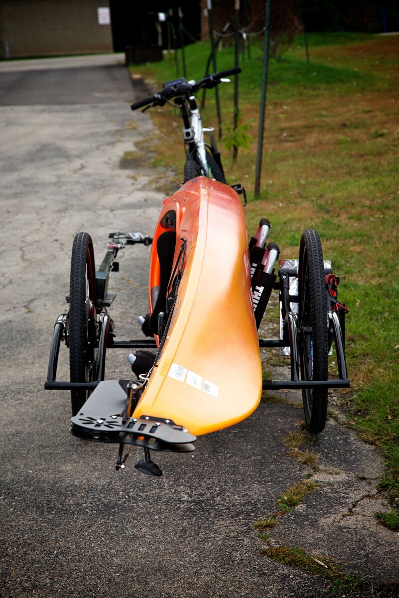 Modular, electric bike trailer provides strainfree haulage