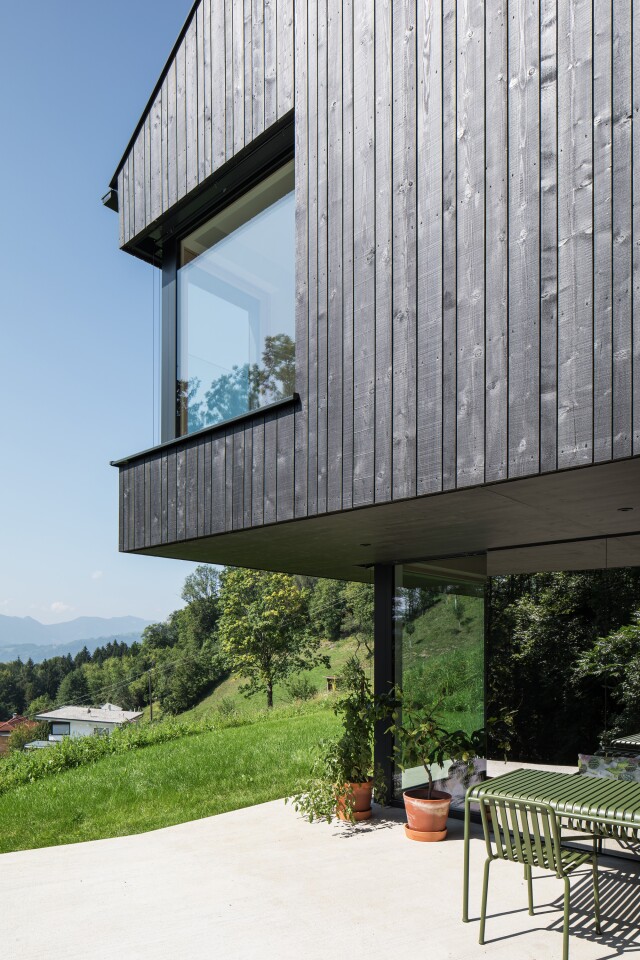 The newly completed Mountain House covers 180 square meters (2,000 sq ft)