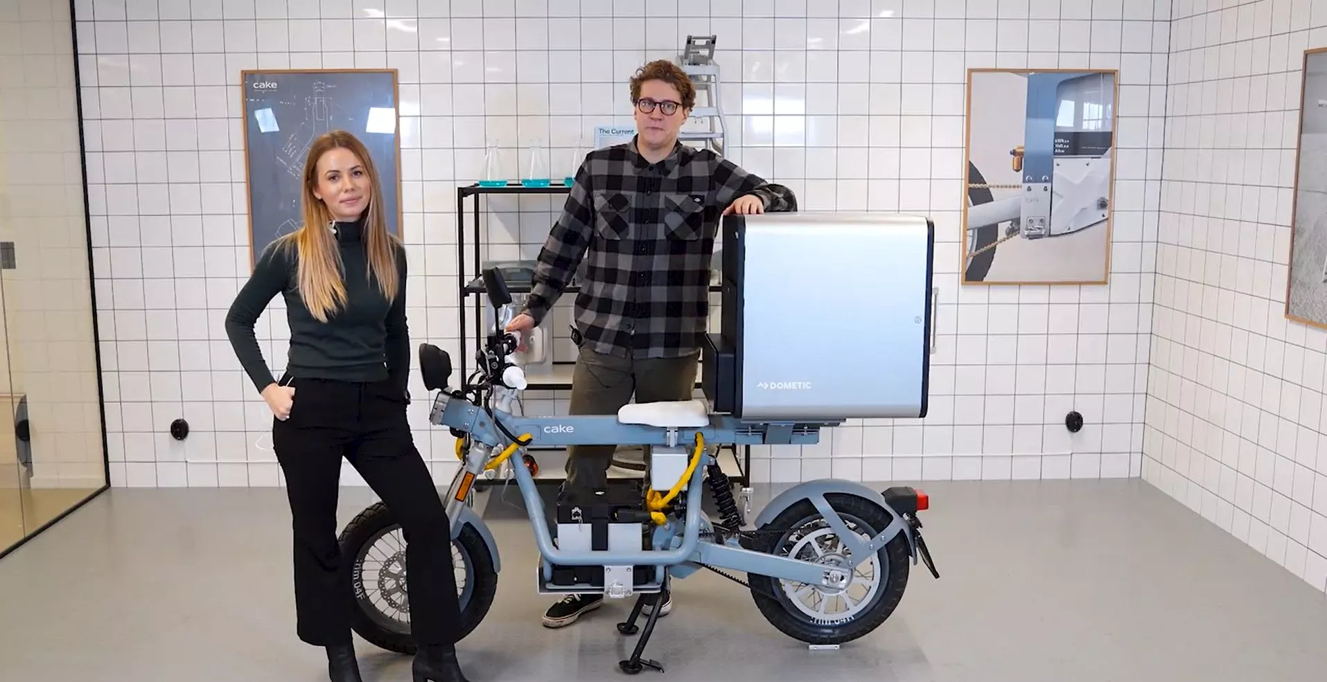 Jasmine Andersson from Dometic (left) and Karl Ytterborn from Cake (center) launch the Dometic Food Delivery Box