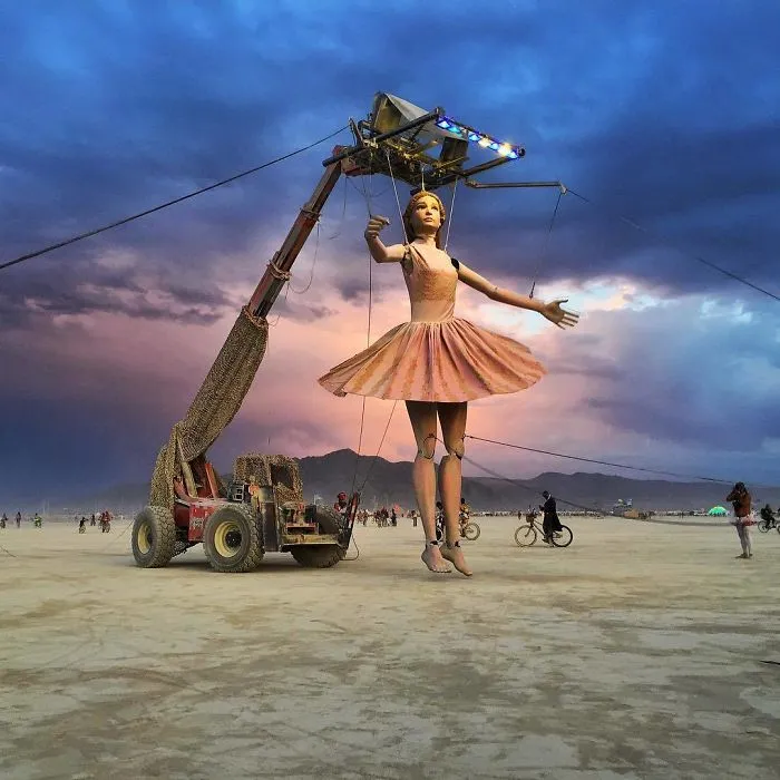 Another giant puppet