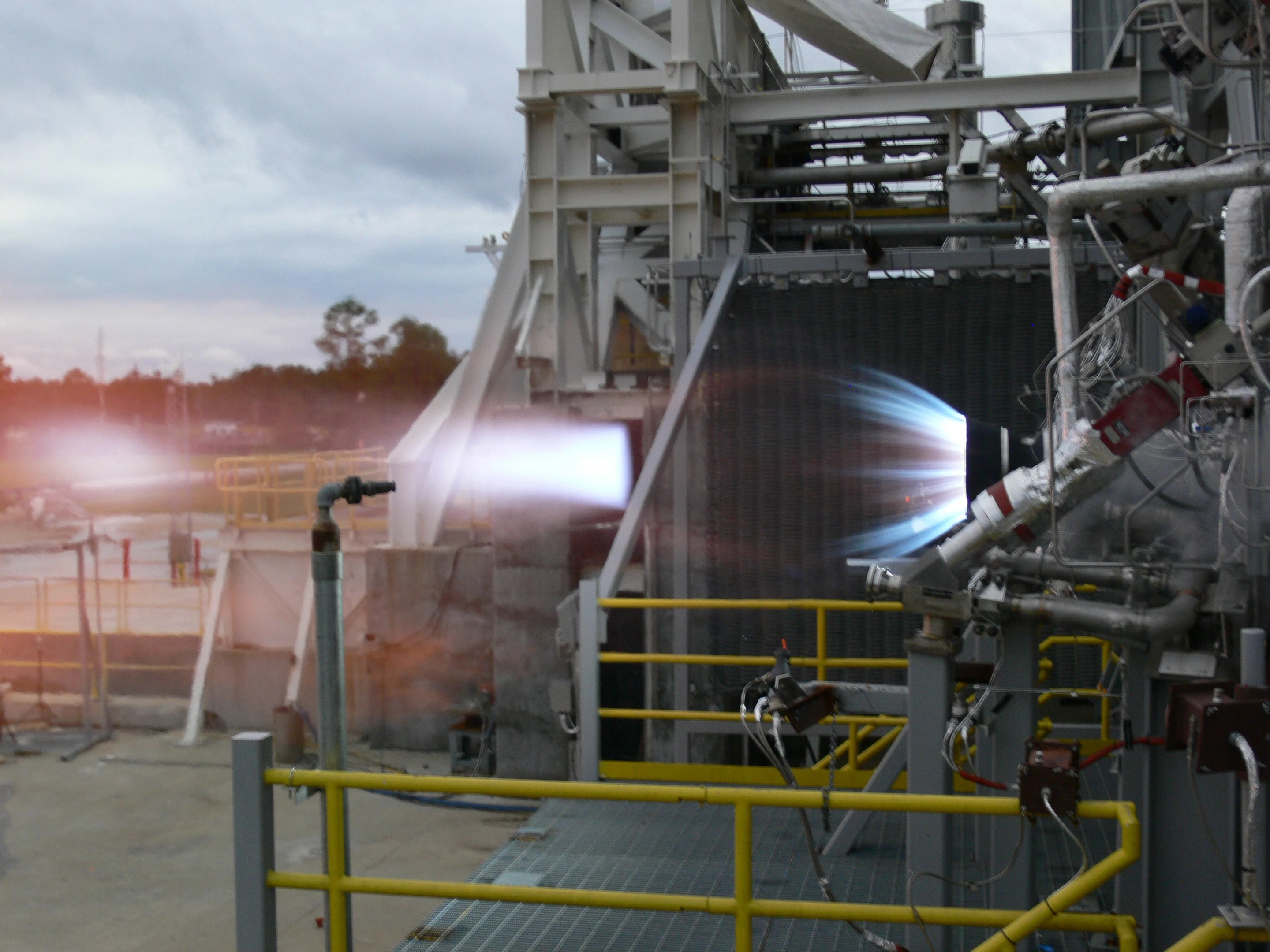 The test firing of the BE-3 engine (Photo: NASA)