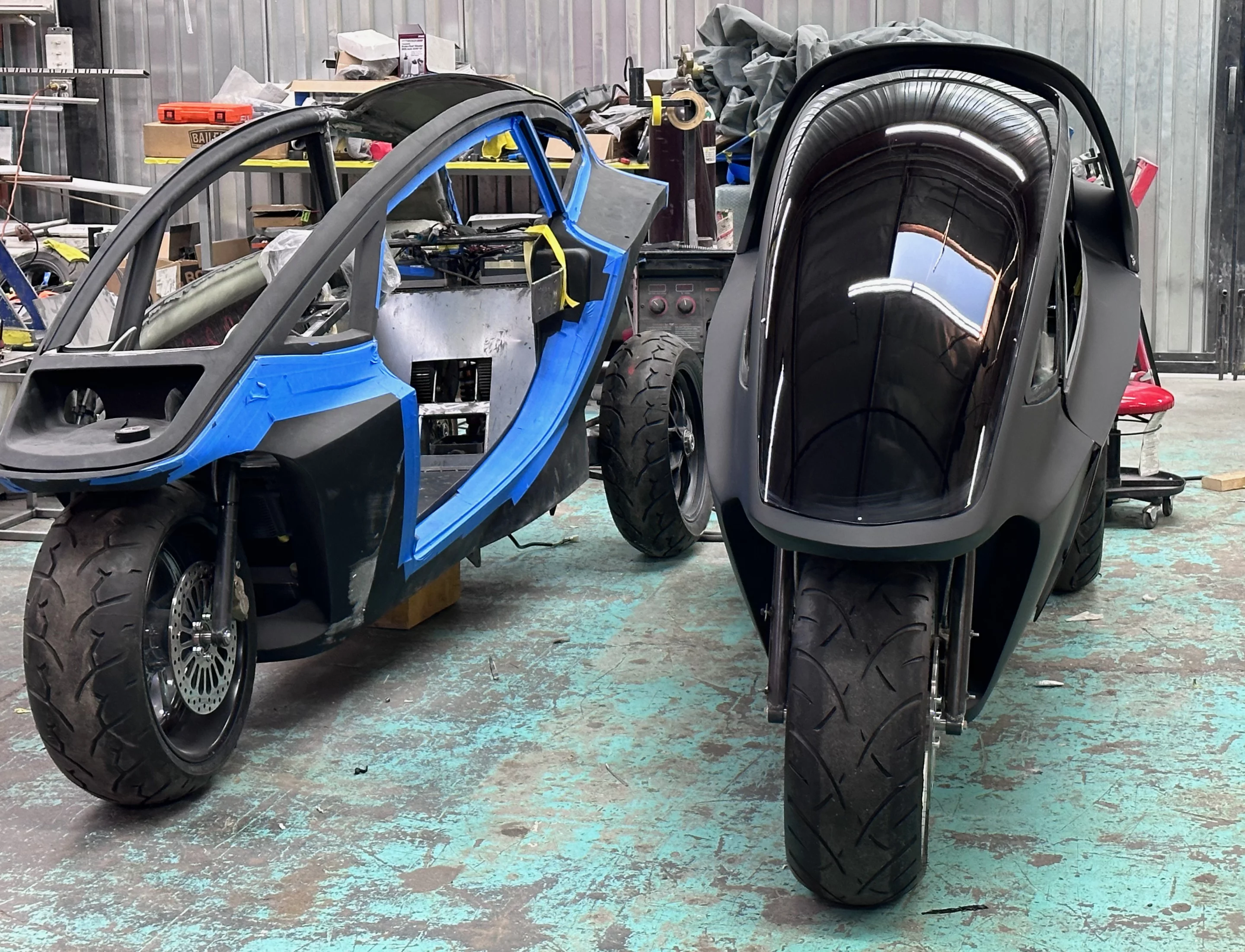 The intelligent balance system automatically keeps the Trinova in an upright orientation