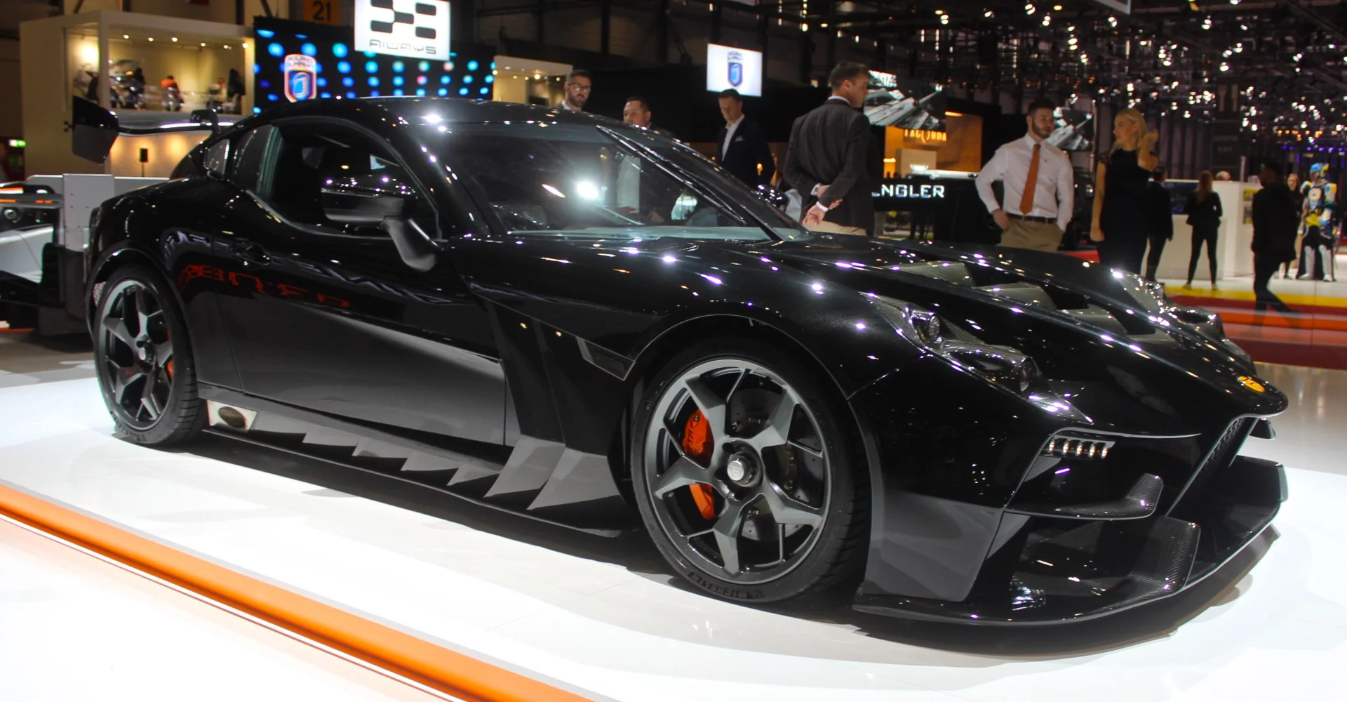 The Akula shares its name with both the fast-moving animal and the submarine class with the same attributes