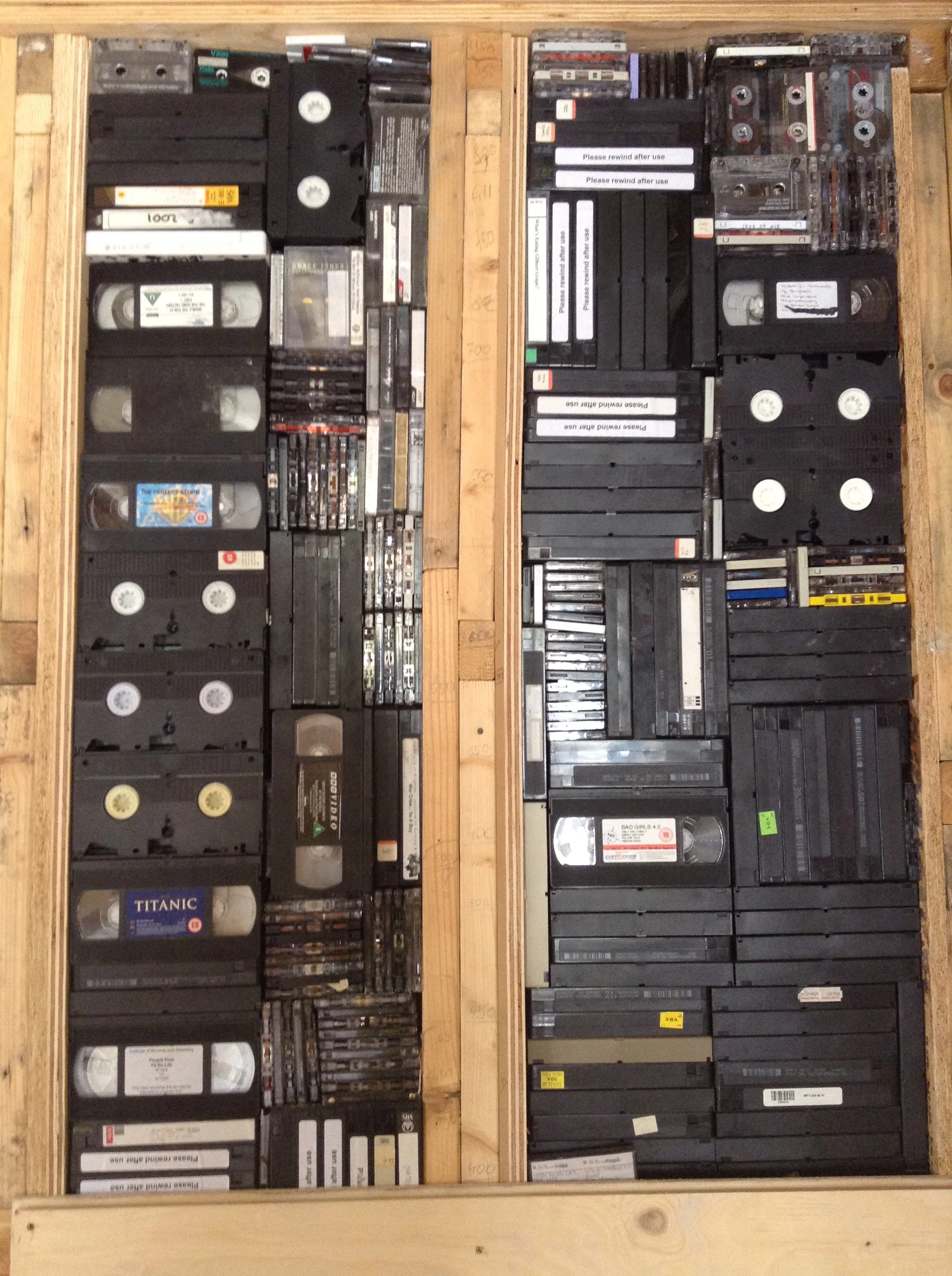 Some 4,000 VHS video cassettes were used as wall insulation (Photo: BBM)