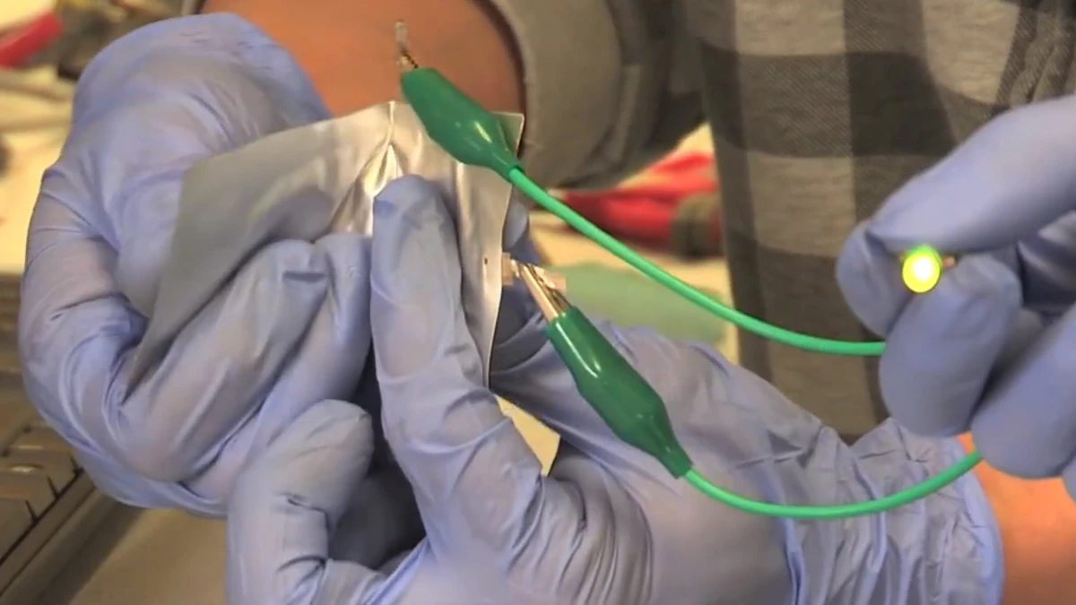 The prototype aluminum-ion battery is fast-recharging, flexible and safe (Photo: Stanford University)