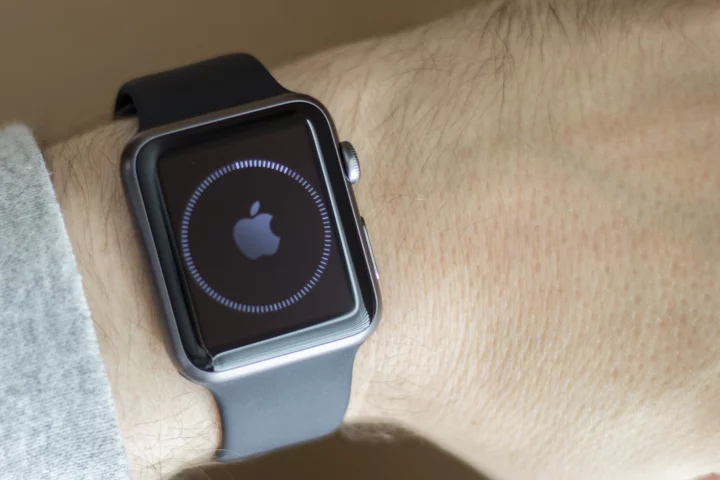 Gizmag takes a first look at the Apple Watch (Photo: Will Shanklin/Gizmag.com)