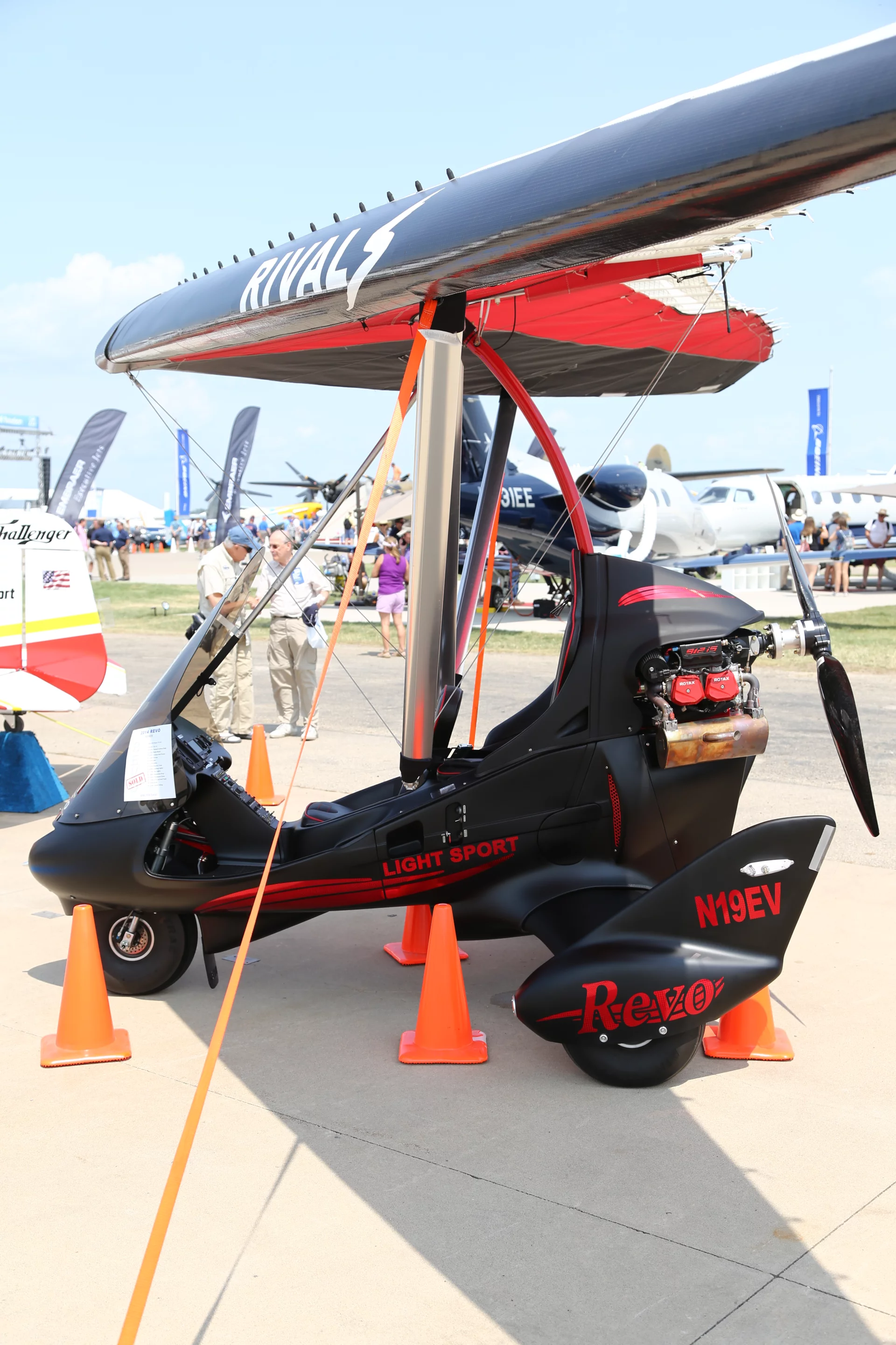An experimental tri-wheeled flying device (Photo: Angus MacKenzie/Gizmag.com)