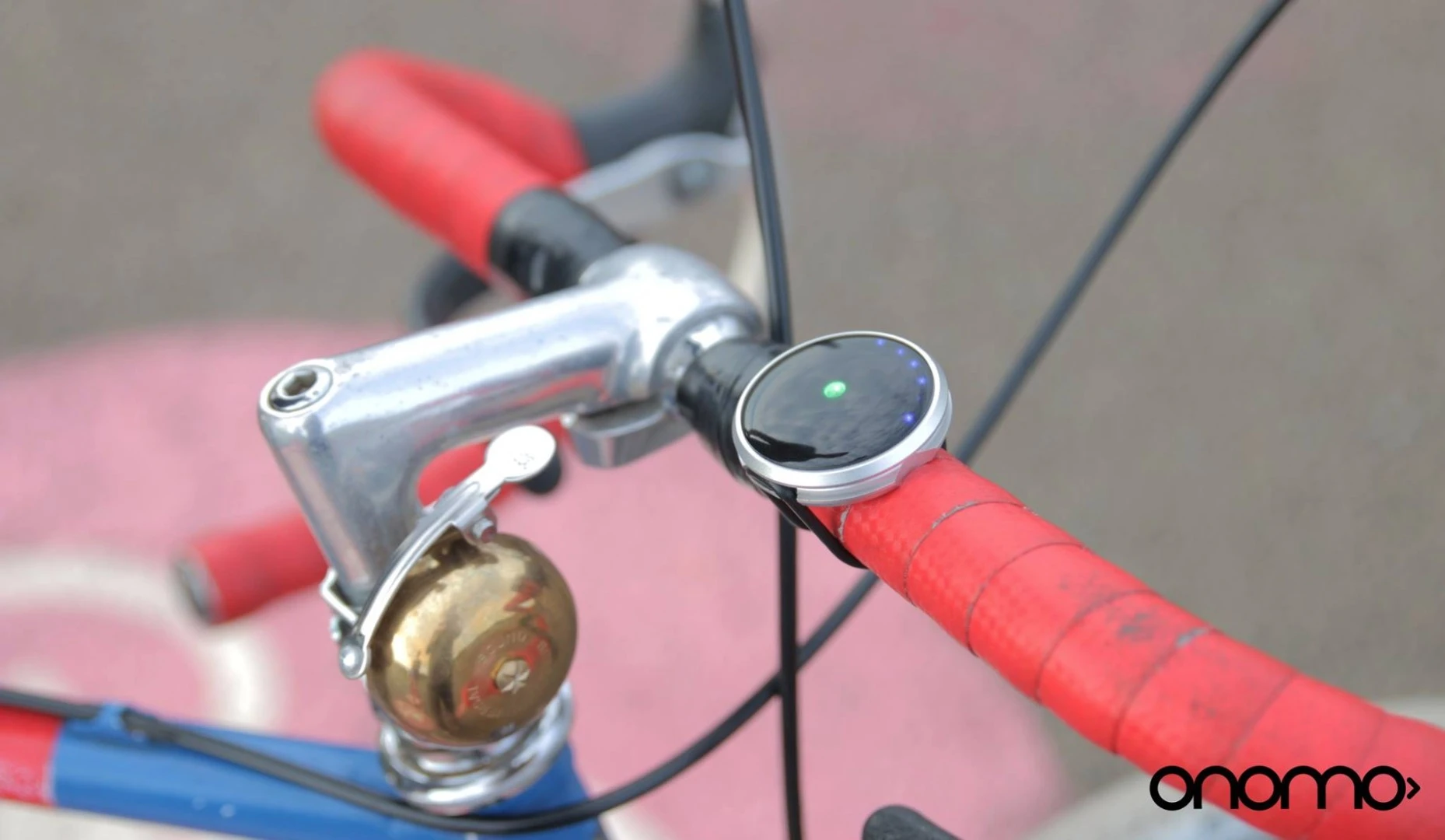 Haize is a small, circular navigation device that can be mounted on the handlebars of any bike