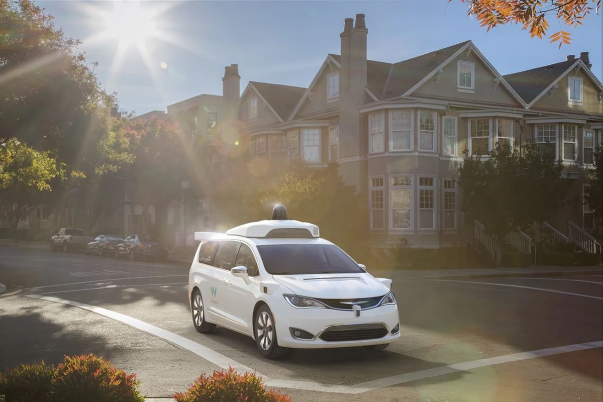 Chrsyler's modified Pacifica Hybrid minivans will be added to Waymo’s self-driving test fleet early next year