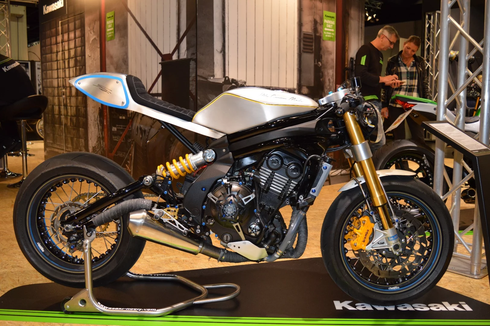 The ER-6 Radicale was prepped by Kawasaki Höly (Germany), tuned to 110 hp and complemented with a large collection of very expensive parts