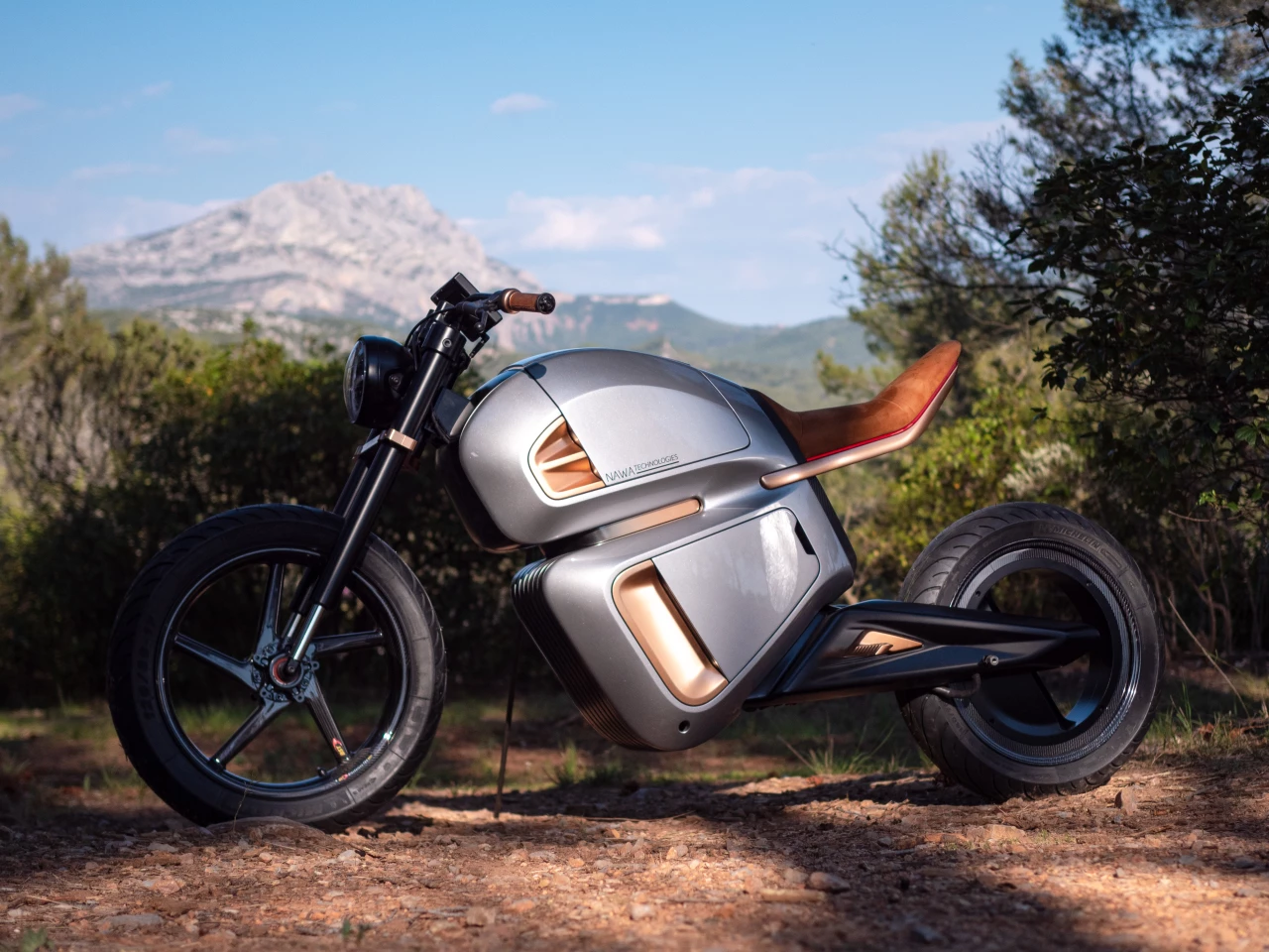 The hubless rear wheel almost goes unnoticed on such a radically futuristic design