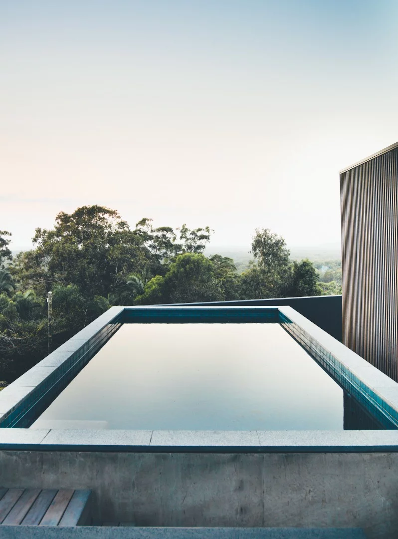 Tinbeerwah House has a swimming pool outside