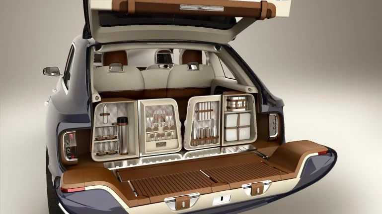 The EXP 9 F concept included a split tailgate with built-in picnic baskets