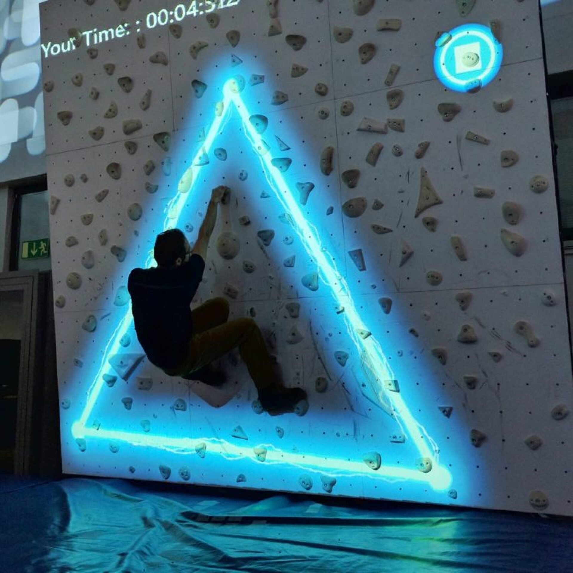 Augmented Climbing puts video games on an indoor rockclimbing wall