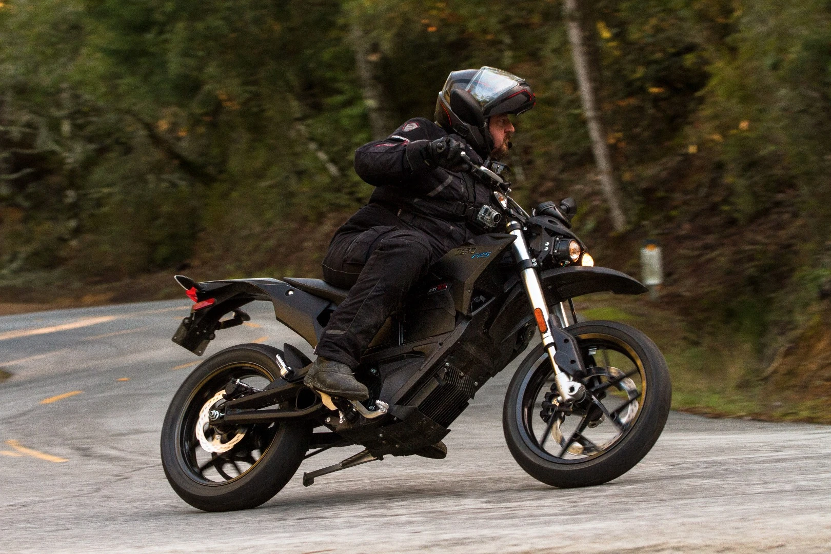 2016 Zero FXS: street wheels off the S series bikes and Pirelli Diablo Rosso II tyres