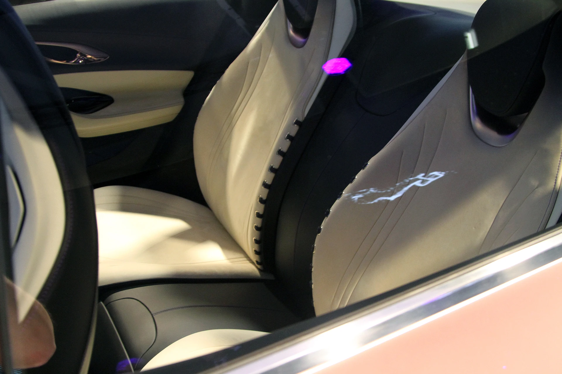 Inside the Q30 (Photo: Gizmag)