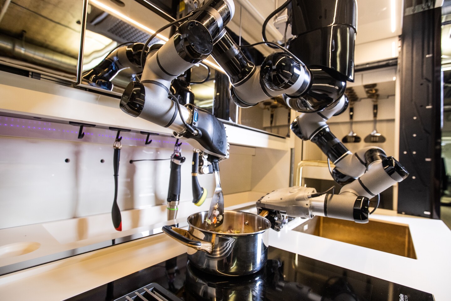 340 000 Moley Robotic Kitchen Is Ready To Make You Dinner