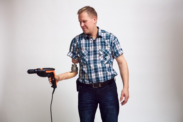 The patient showing that he can control and use a drill (Photo: Ortiz-Catalan/Chalmers University of Technology)
