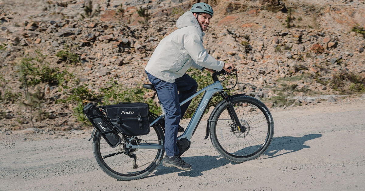 Triple-battery adventure commuter puts motor power at the crank