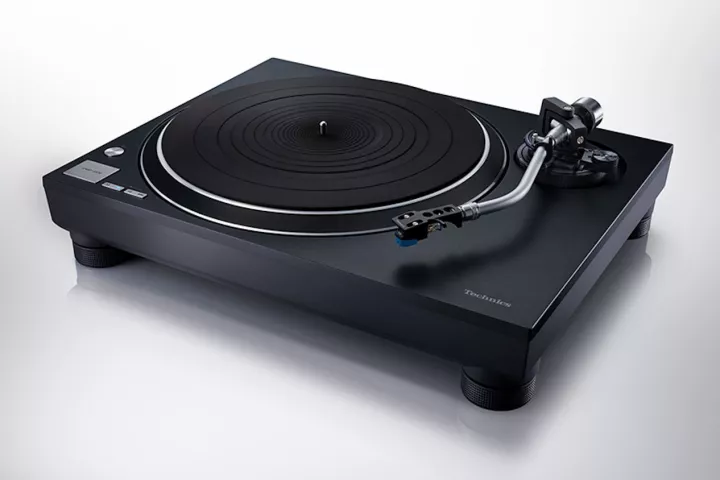 The SL-100C is a more affordable entry into the Technics SL turntable universe