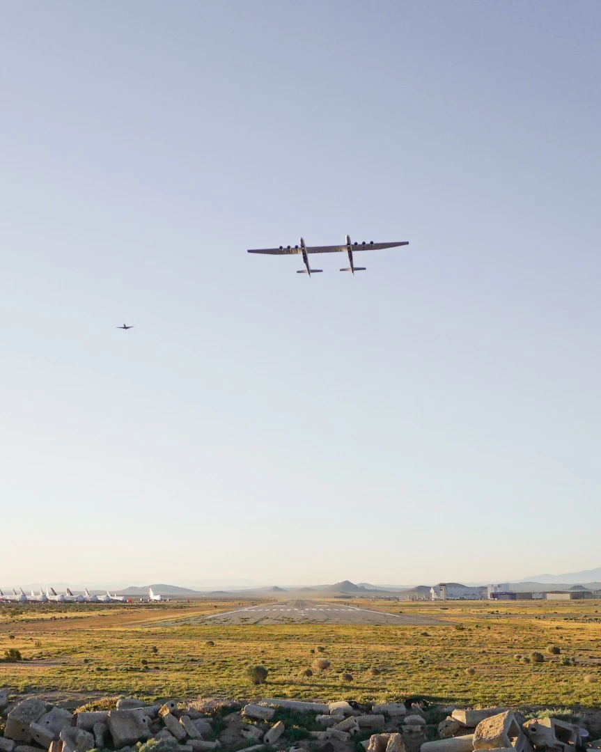 The Stratolaunch can carry a payload of 500,000 lb