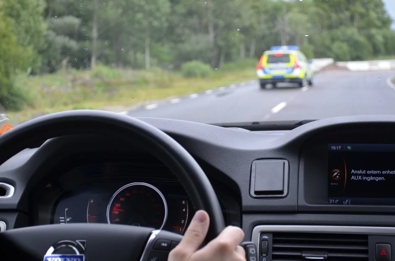 Volvo's Car 2 Car communication system pops an alert in the driver's dash when an emergency vehicle approaches (Photo: Gizmag)