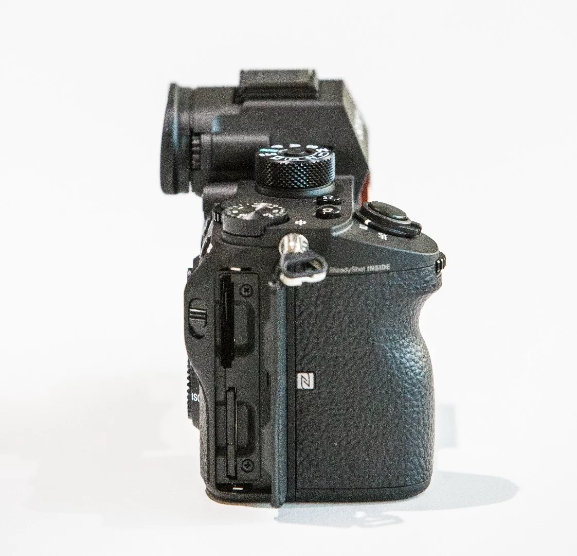 Sony a9: dual card slots