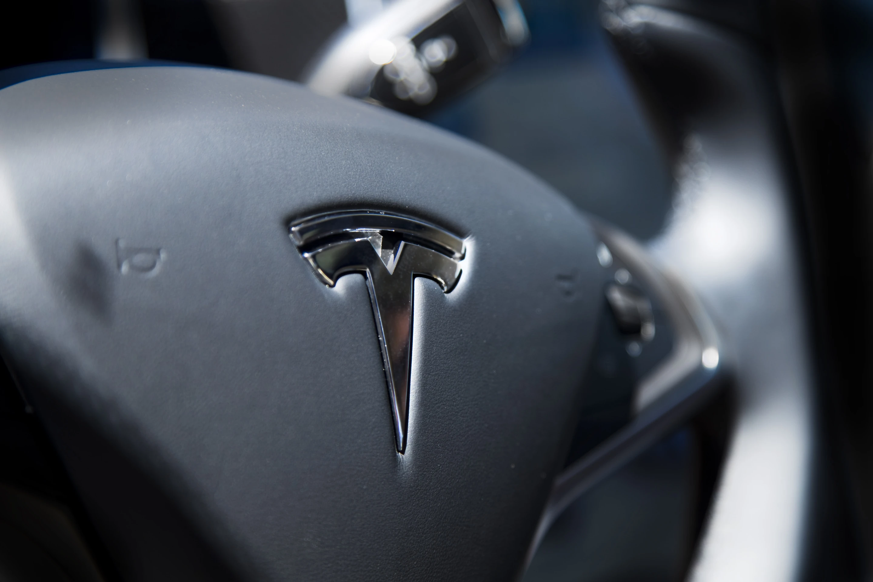 Model S energy and regenerative braking app shows how to optimize range and how much energy drivers have used over the past 5, 15 and 30 miles (Photo: Angus MacKenzie/gizmag.com)