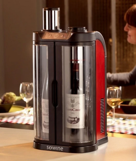 EuroCave's Sowine wine bar preserves your wine at the right temperature for up to ten days.
