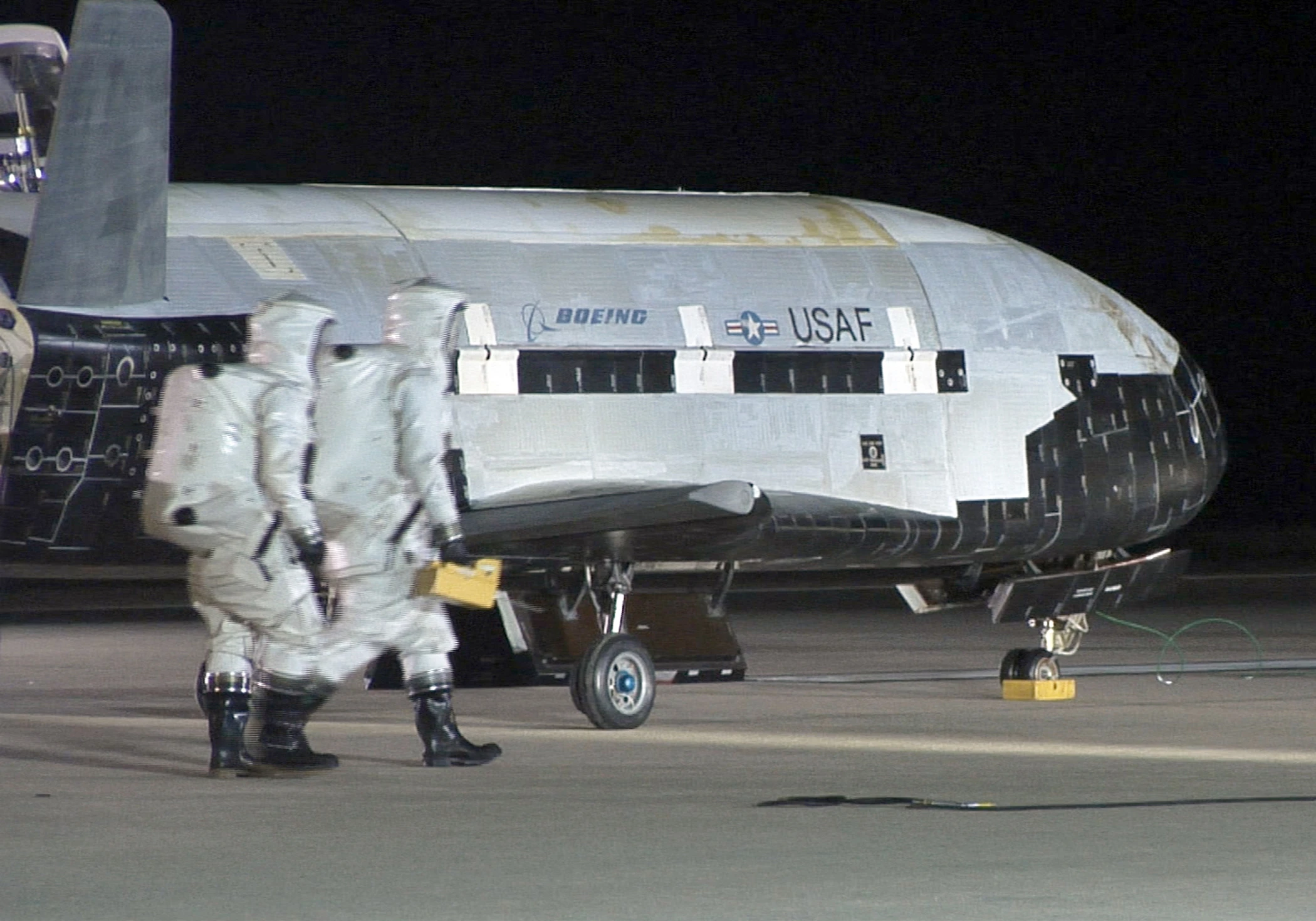 X-37B returning at Vandenberg AFB after returning from space (Image: USAF)