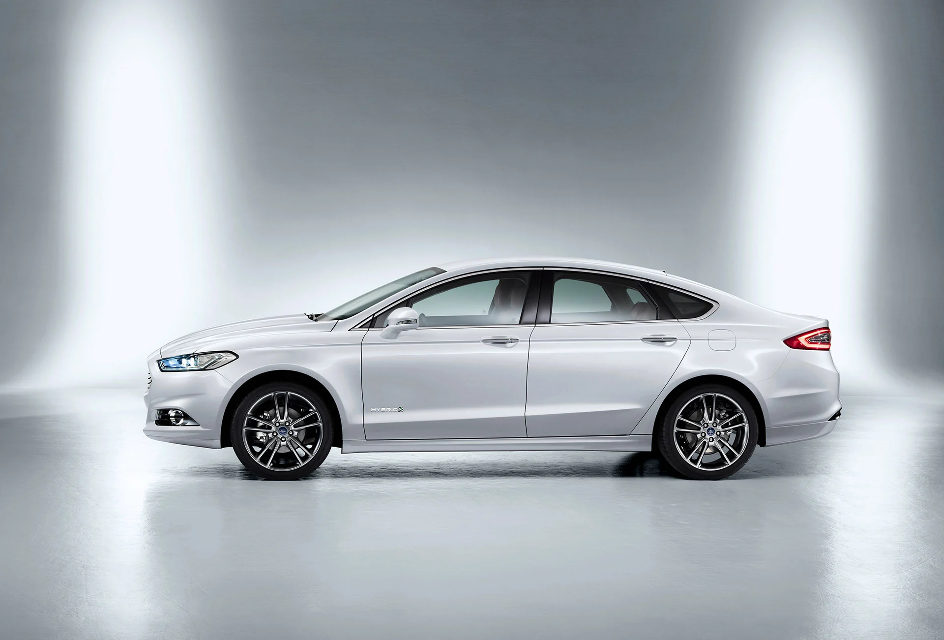 The 2013 Ford Mondeo HEV