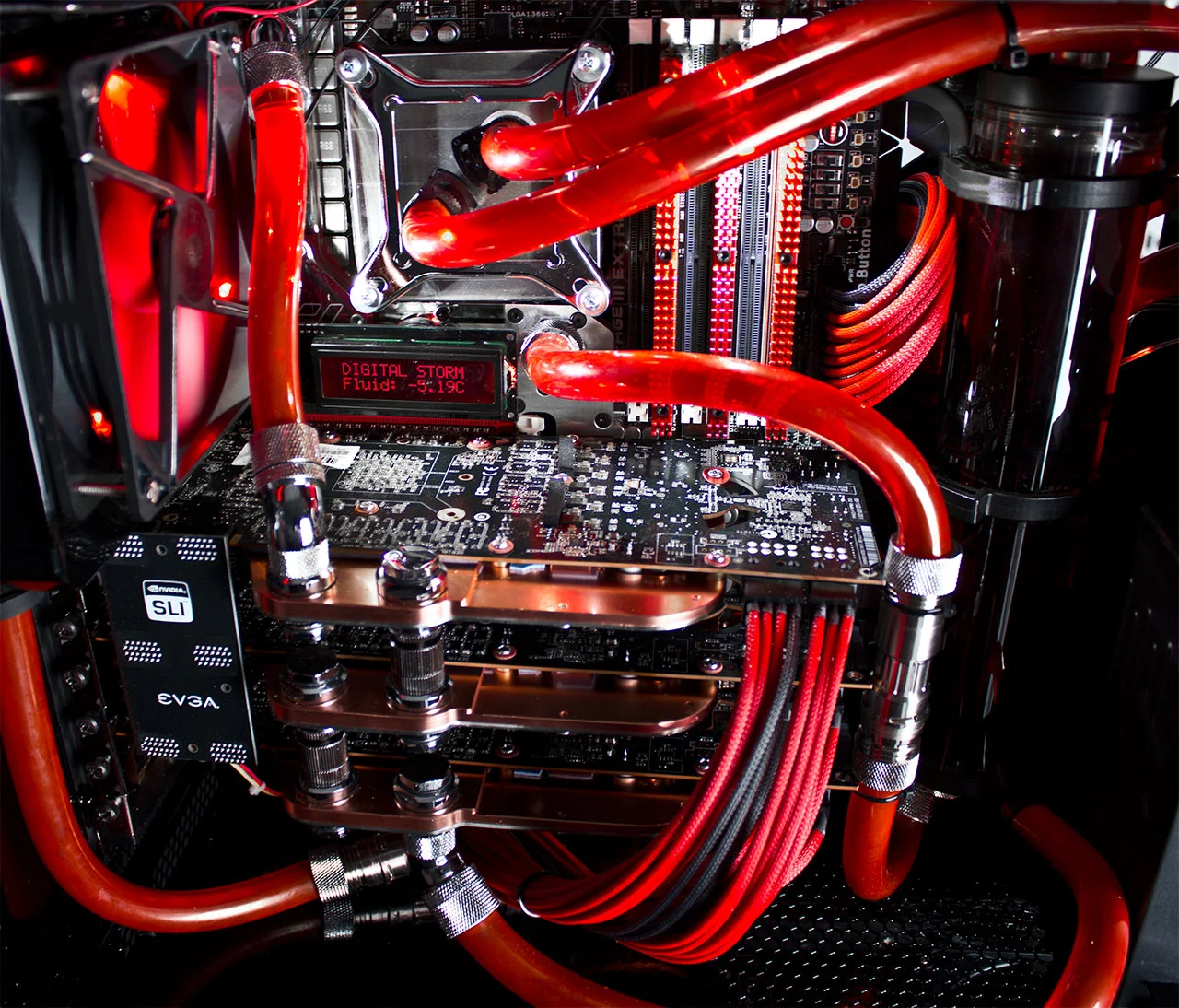 The cylindrical reservoir tank is mounted near the motherboard tray