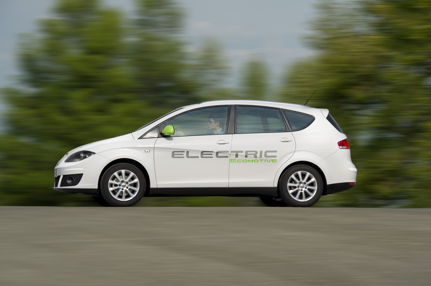 SEAT rolls-out first plug-in hybrid and all-electric EV prototypes