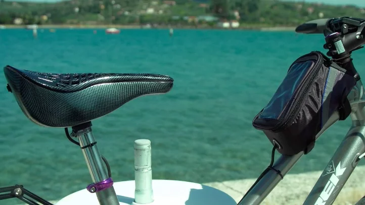 The Sweet Saddle is powered by a hard-wired battery pack, carried in a separate frame bag