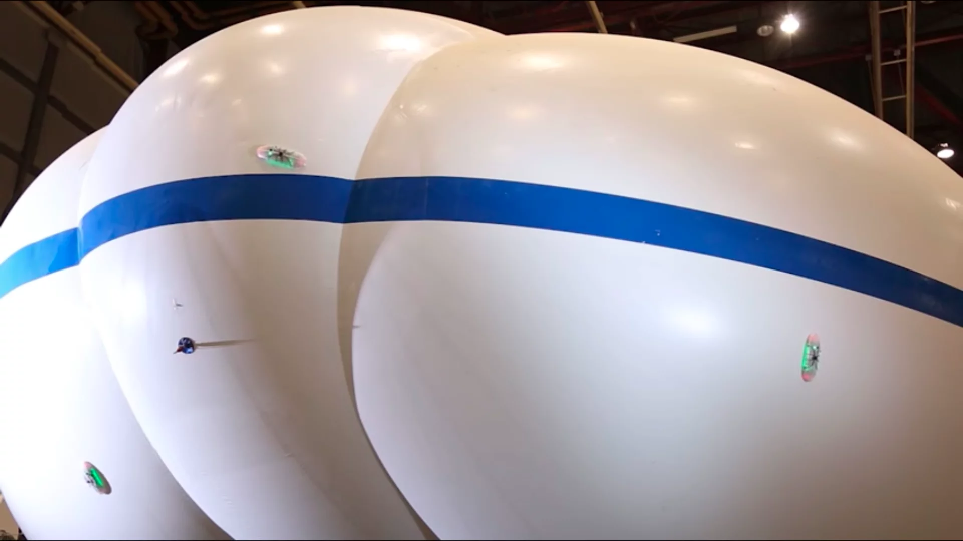 A hub manages the squads of Spider robots as they scoot around the airship. If one fails it can reconfigure search patterns to make sure no hole is left unplugged