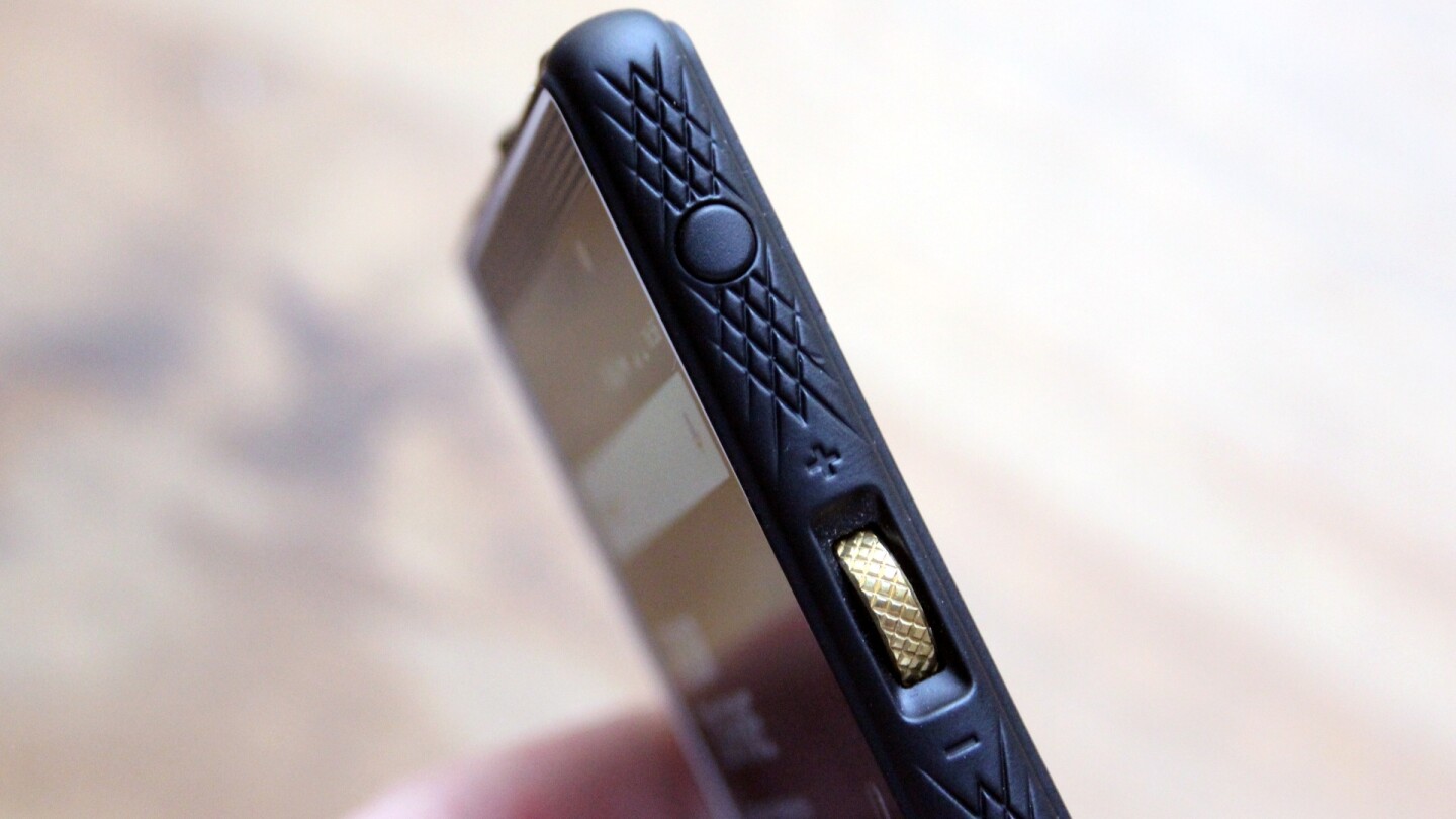 The buttons have a satisfying cushioned click to them, but the overall build feels a little plasticky